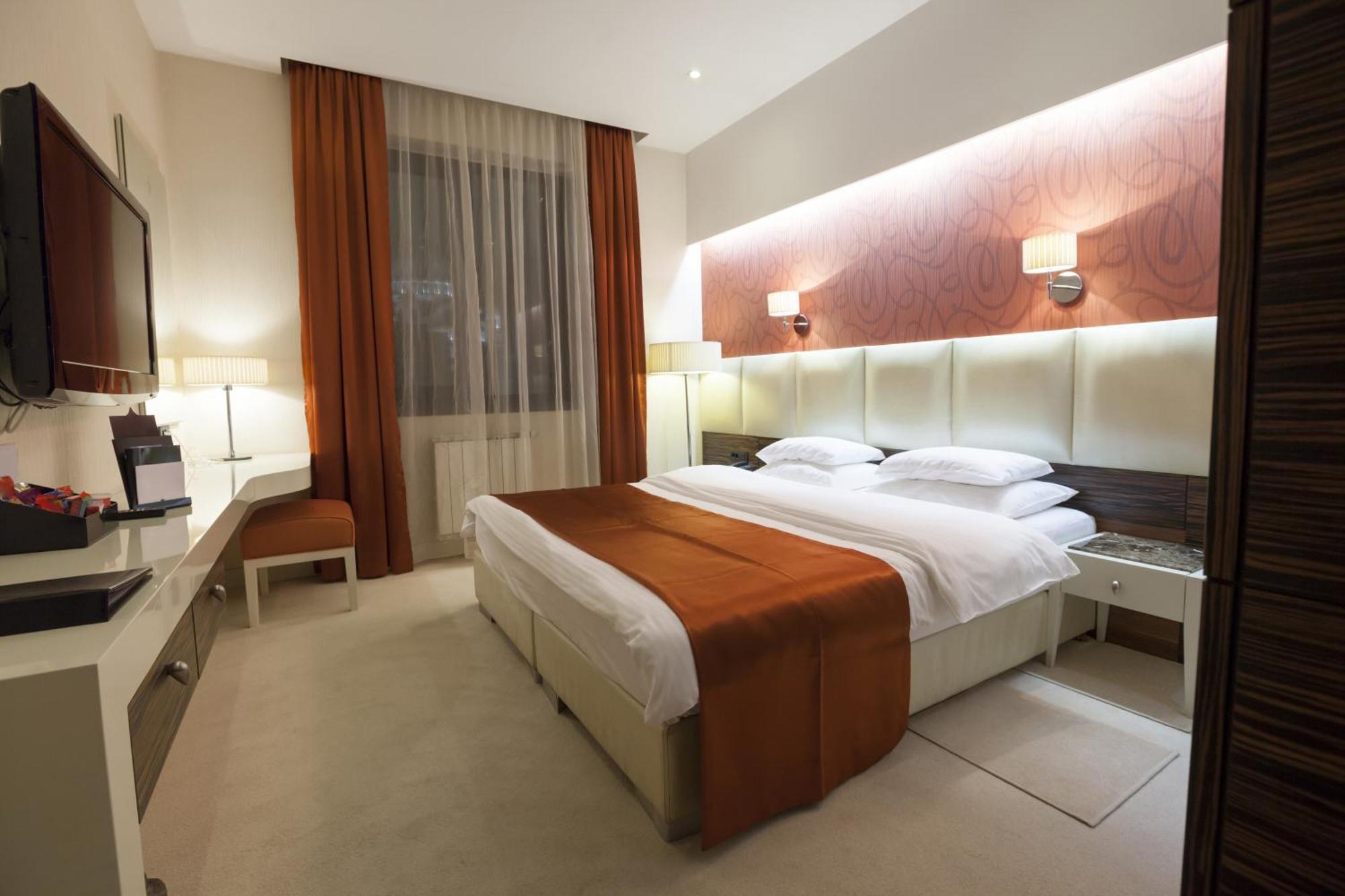 Airport Delhi Aerocity Inn Plaza Yeni Delhi Dış mekan fotoğraf